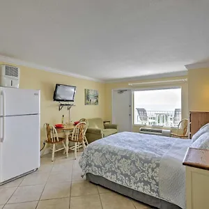 https://daytona-beach-studio-with-oceanfront-balcony-and-pool.thedaytonabeachhotels.com